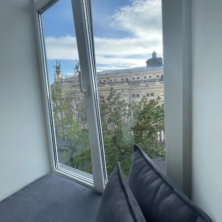 Apartment With The View Of The Opera House Львов Экстерьер фото